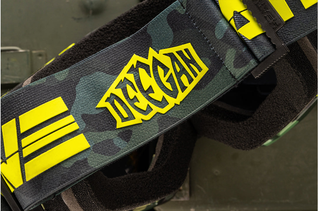 The Deegan Logo on the back strap of the Heat Wave Visual MXG 250 goggles in the Deegan color way. 