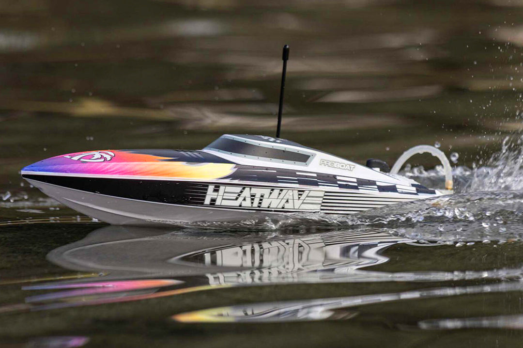 Heat Wave X Horizon Hobby Recoil 2 Remote Controlled Boat - 18 Inch