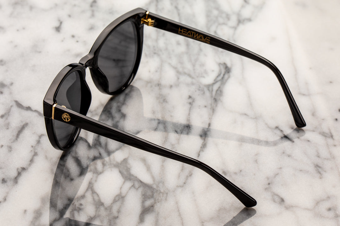 Carat Sunglasses: BLACK