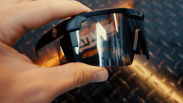 GIF showing how to remove the Heat Wave Visual Future Tech lens.